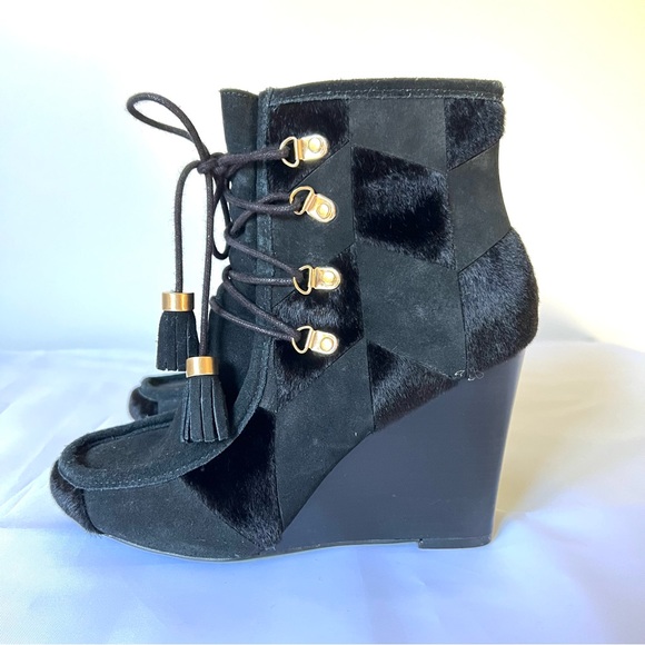 Moccasin Style Suede booties by marc. size 7 - Picture 1 of 10